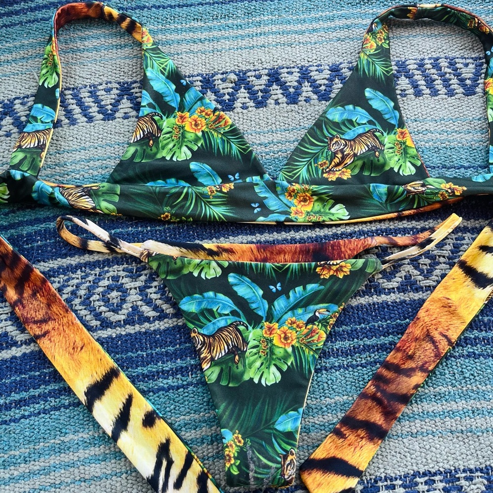 Lali and Layla suit